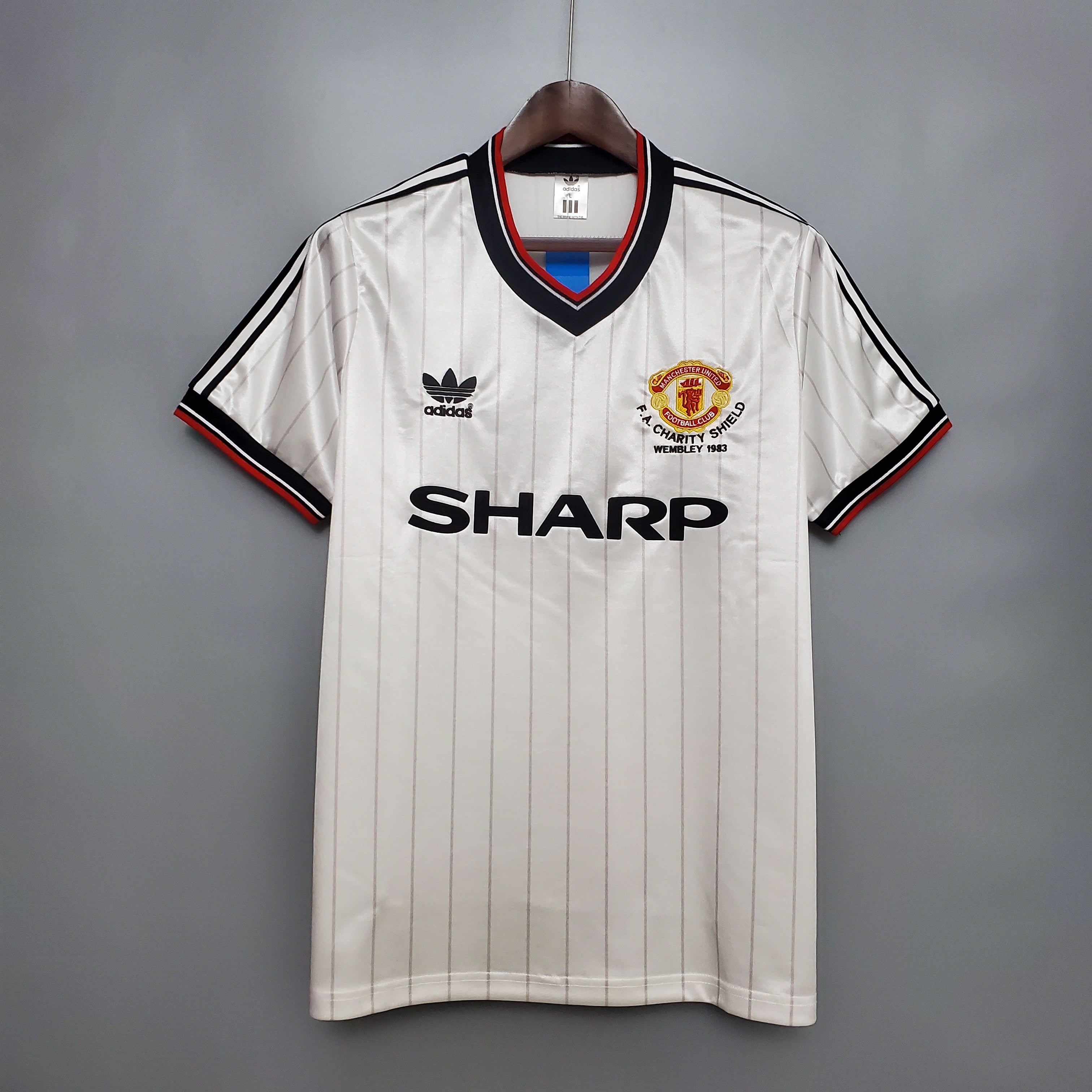 17_15bf1550-ce06-4264-b087-2bbcb95a76d5-1 MANCHESTER UNITED II 1983 HOMBRE (RETRO) - Imagen 1