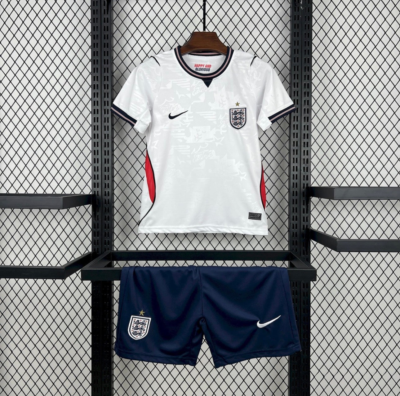 69EDFA6C-374B-453C-9116-97B6A48EDDEE Conjunto Infantil Inglaterra I Copa do Mundo 2026 - Imagen 1