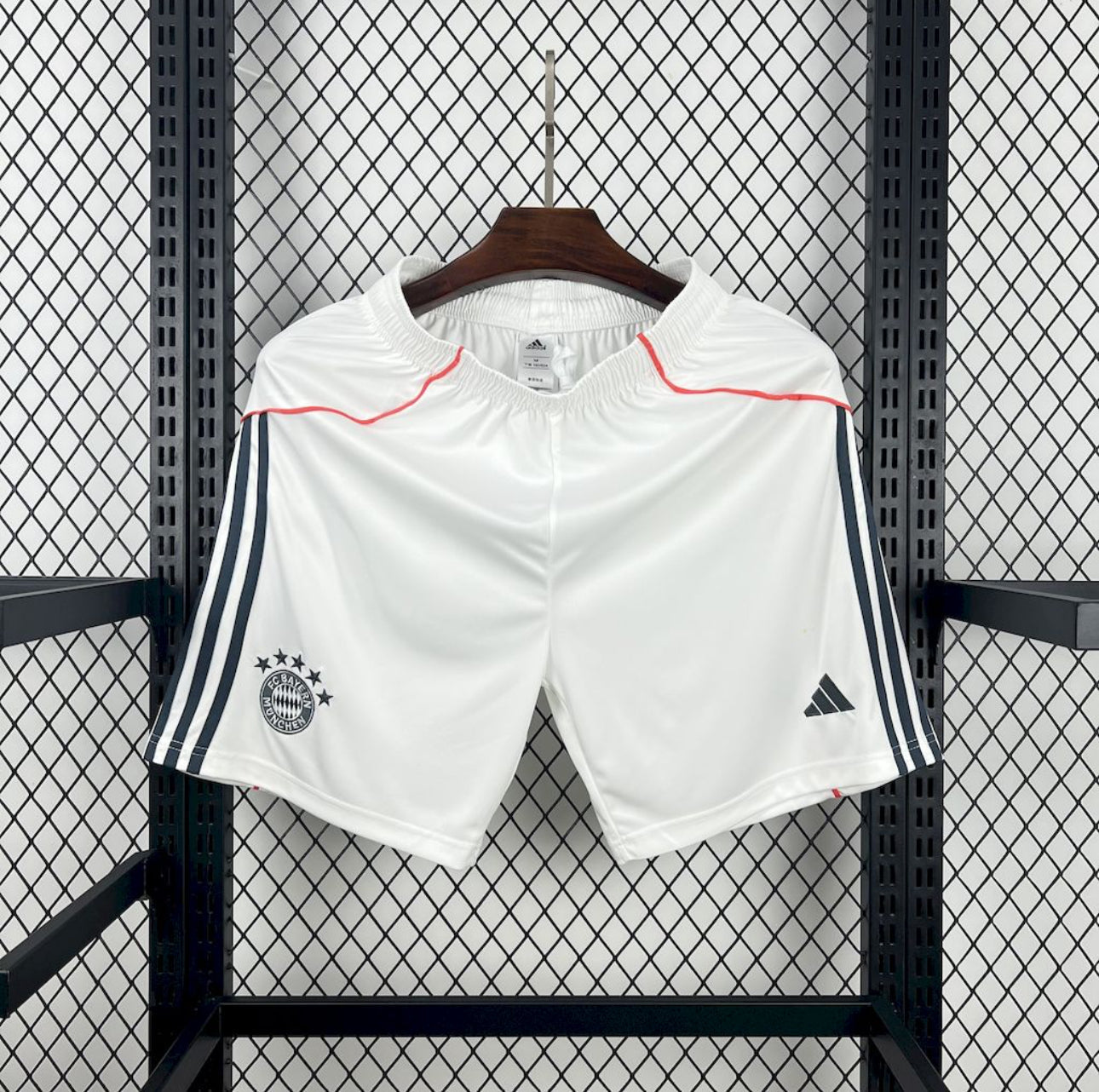 720D6BCC-4567-40DD-BA36-B7873D4B436B SHORTS BAYERN MUNICH I 25/26 HOMBRE - Imagen 1