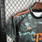 BAYERN DE MUNICH II 24/25 CONJUNTO INFANTIL - Imagen 2