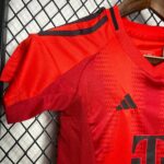 BAYERN DE MUNICH I 24/25 CONJUNTO INFANTIL - Imagen 3