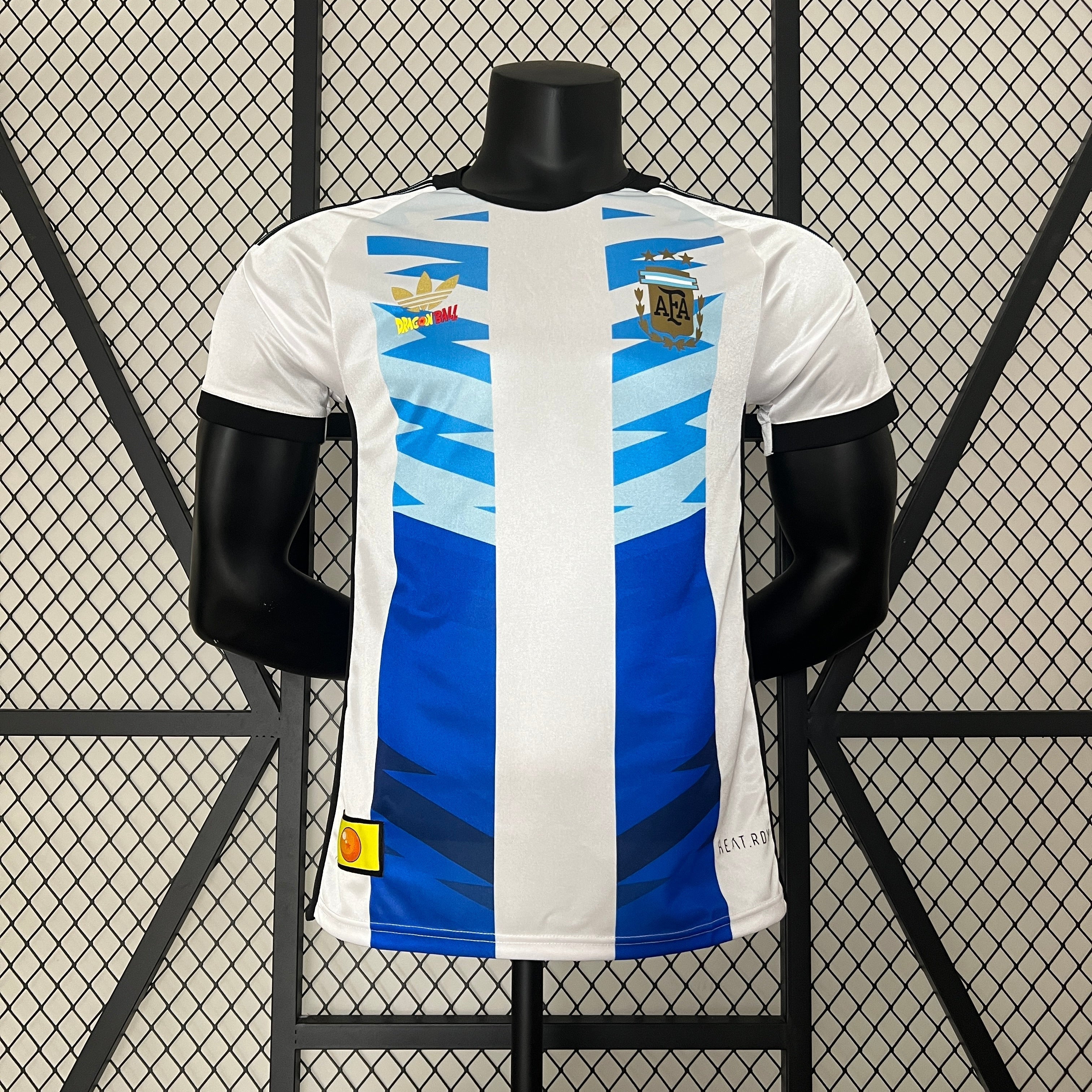 CAMISETAARGENTINAIEDICIONESPECIALADIDASRETRO_DRAGONBALL20024HOMBRE ARGENTINA I EDICIÓN ESPECIAL ADIDAS RETRO + DRAGON BALL 20024 HOMBRE (VERSIÓN JUGADOR) - Imagen 1