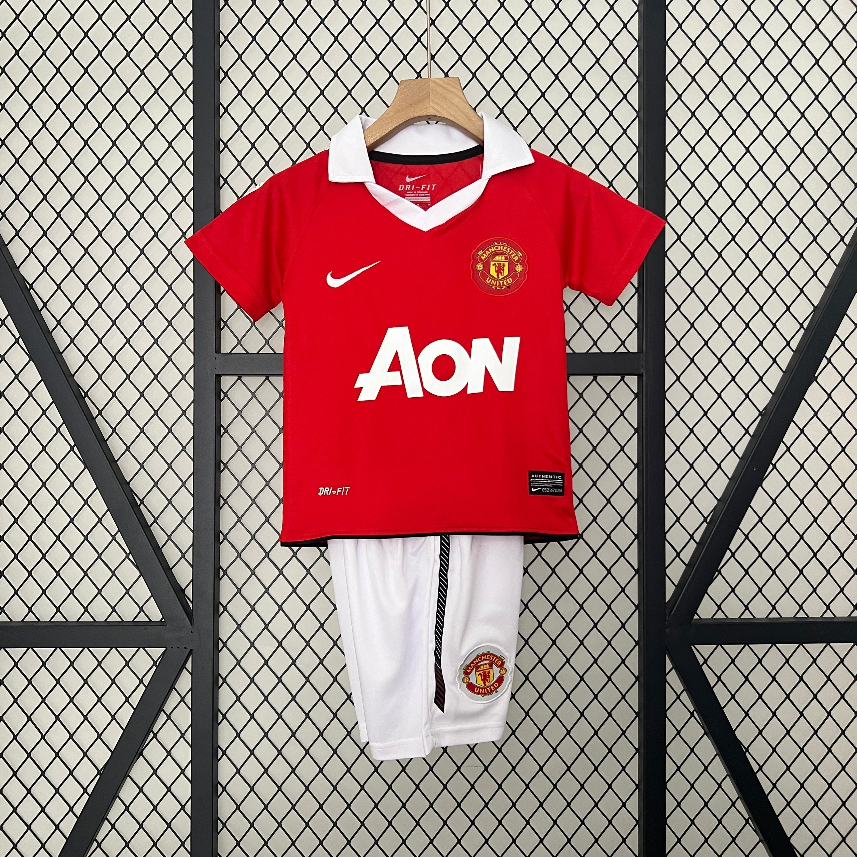CAMISETAMANCHESTERUNITEDI1011CONJUNTOINFANTIL_RETRO MANCHESTER UNITED I 10/11 CONJUNTO INFANTIL (RETRO) - Imagen 1