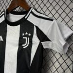 JUVENTUS I 24/25 CONJUNTO INFANTIL - Imagen 3