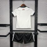 MANCHESTER UNITED III 24/25 CONJUNTO INFANTIL - Imagen 6