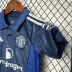 MANCHESTER UNITED II 24/25 CONJUNTO INFANTIL - Imagen 4