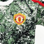 MANCHESTER UNITED EDICIÓN LIMITADA ADIDAS RETRO 24/25 CONJUNTO INFANTIL - Imagen 4