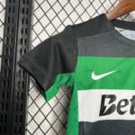 SPORTING LISBOA I 24/25 CONJUNTO INFANTIL - Imagen 3