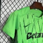 SPORTING LISBOA III 24/25 CONJUNTO INFANTIL - Imagen 2