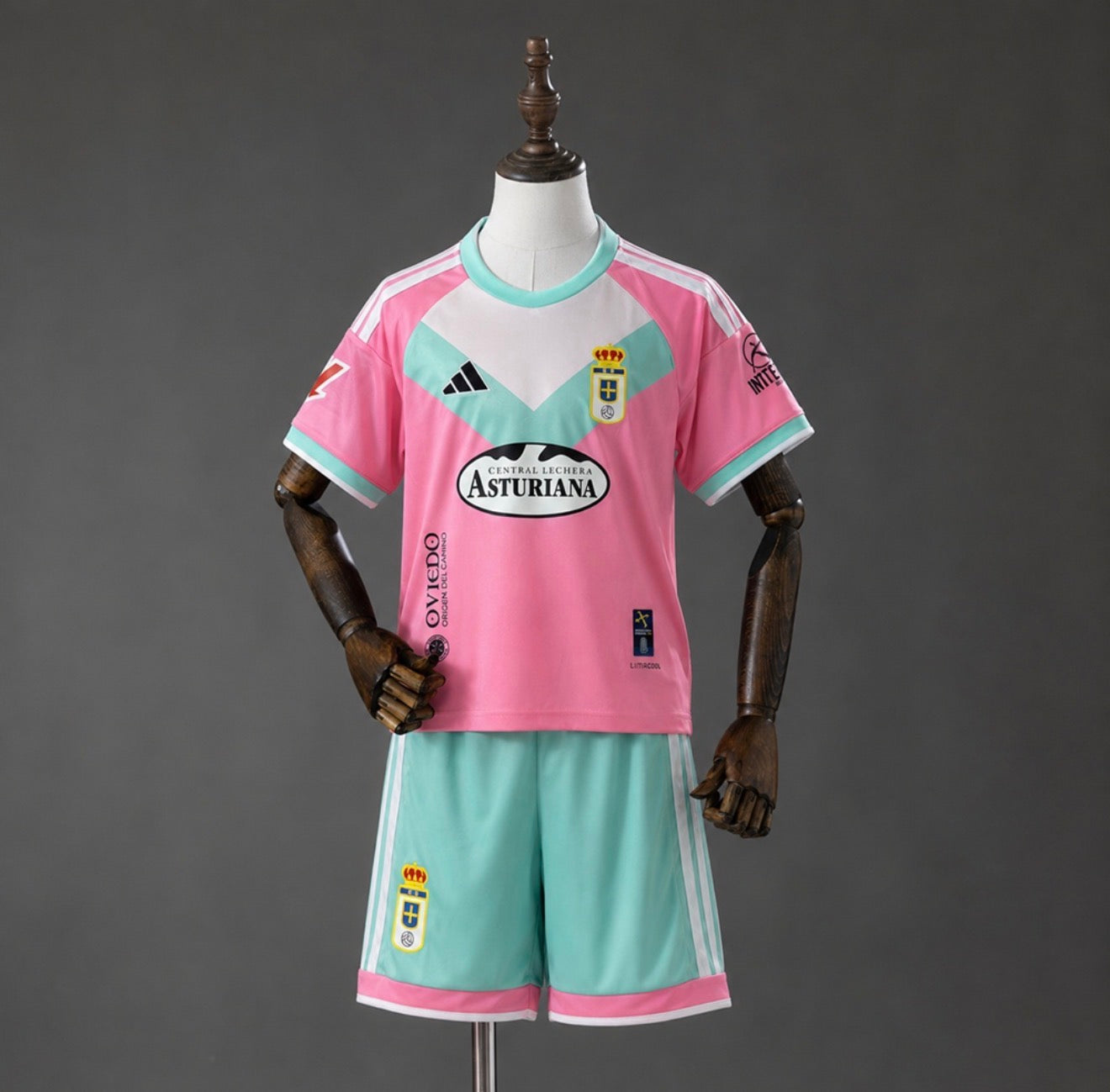 4AC3557D-2AC7-4B18-89B9-79E916304656.jpg REAL OVIEDO II 26/27 CONJUNTO INFANTIL - Imagen 1