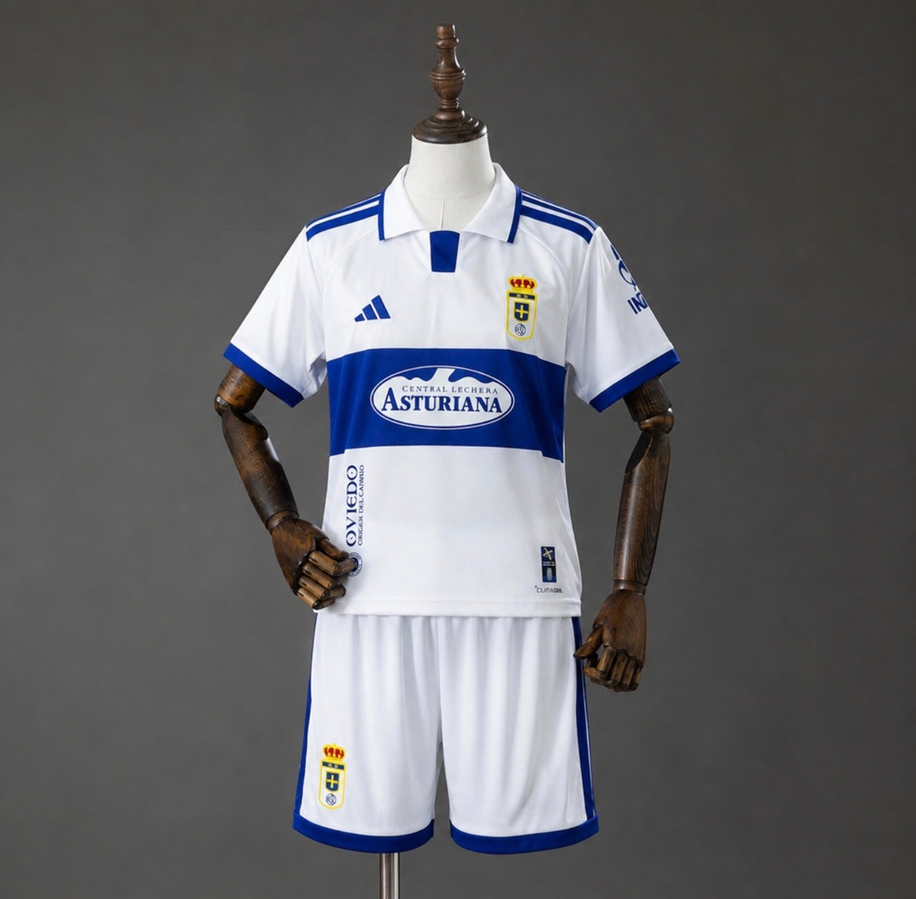 516F9993-8712-4942-83C8-6A9DA95482D5.jpg REAL OVIEDO III 26/27 CONJUNTO INFANTIL - Imagen 1