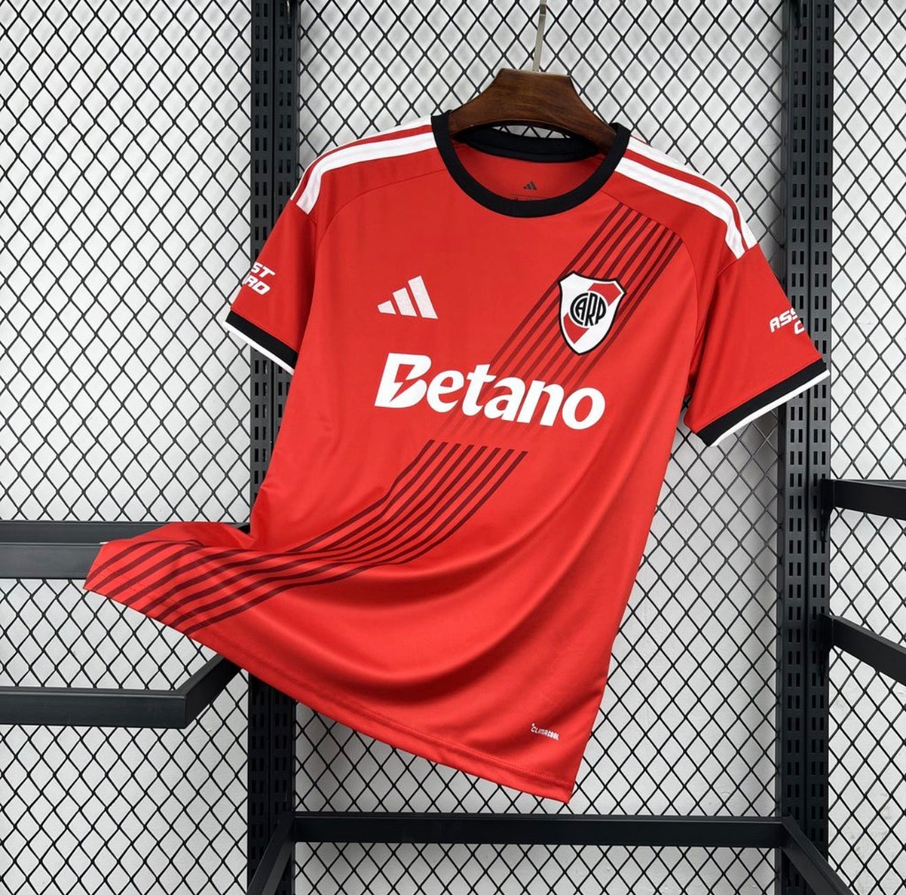 81BF9DB9-54C8-42C0-B2C0-A32454F37C8E.jpg RIVER PLATE III 26/27 HOMBRE - Imagen 1