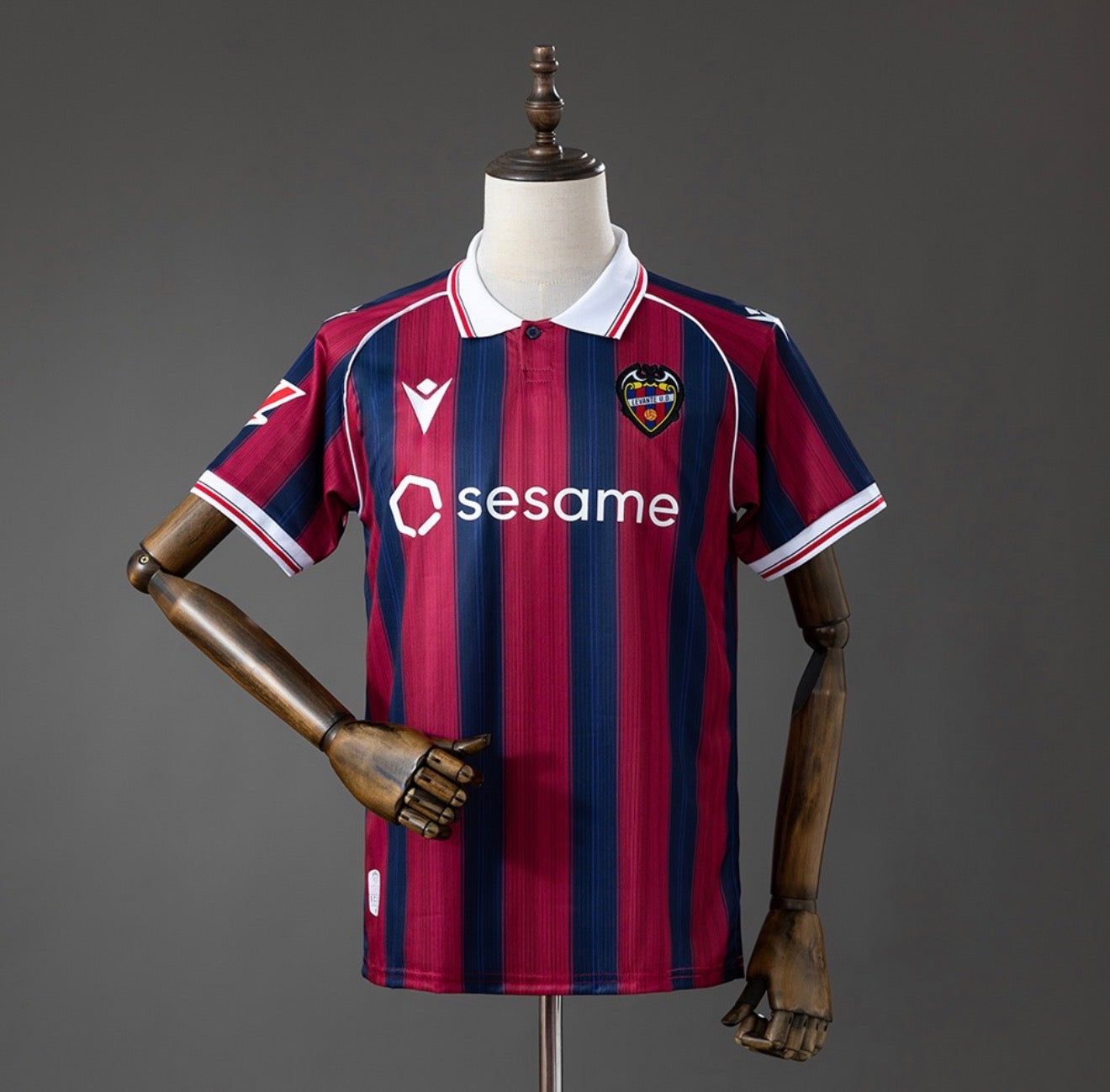 984C8260-56B0-41F8-A691-98FA2BAA79CE.jpg LEVANTE I 26/27 HOMBRE - Imagen 1