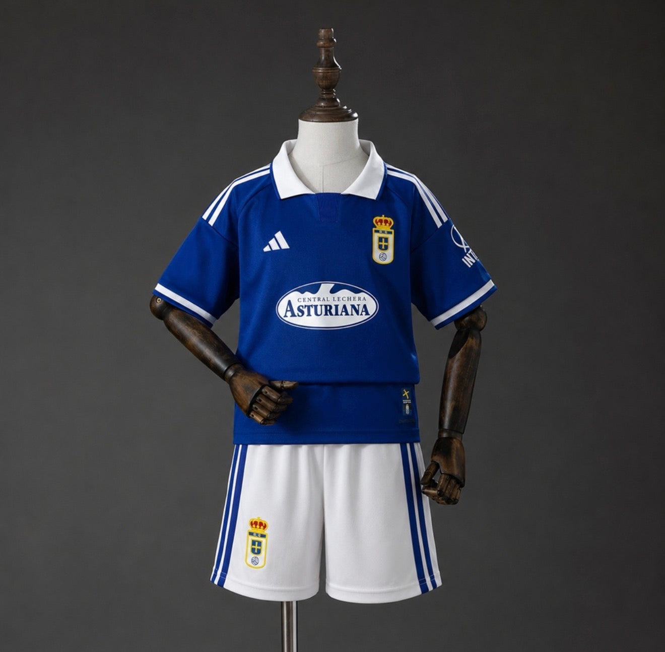 EB81869B-B0AD-4594-8FA1-ADEBD7AFE0BC.jpg REAL OVIEDO I 26/27 CONJUNTO INFANTIL - Imagen 1